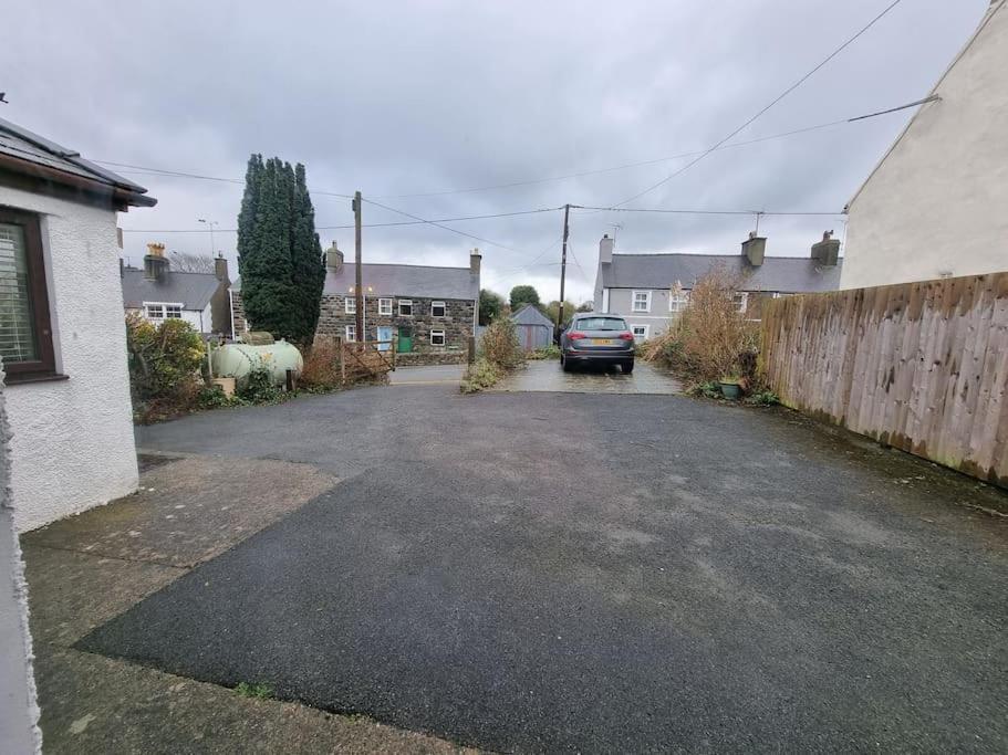 Villa Yr Hen Efail Ederyn Exterior foto